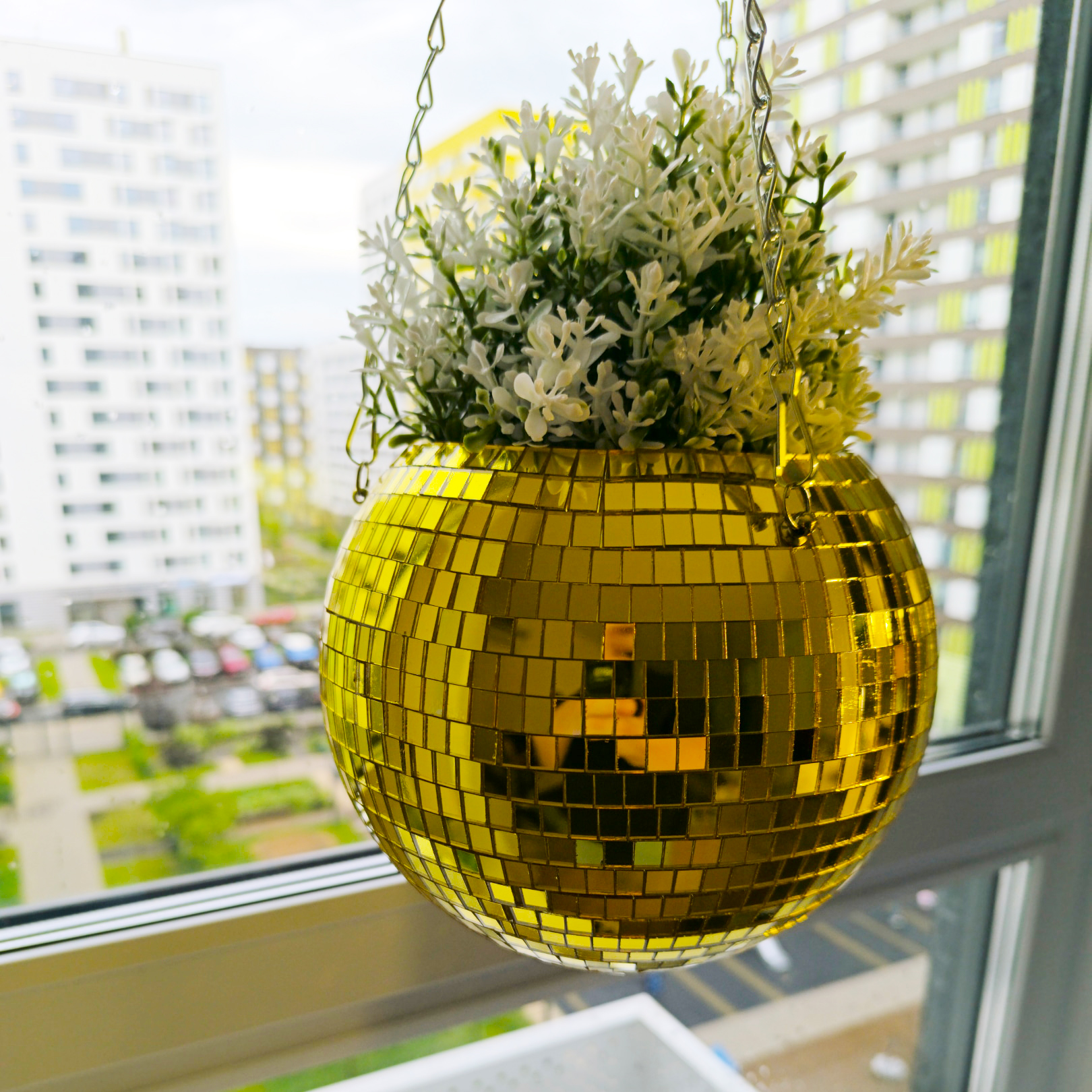 Зеркальное подвесное кашпо в форме диско-шара, 20 см золотое