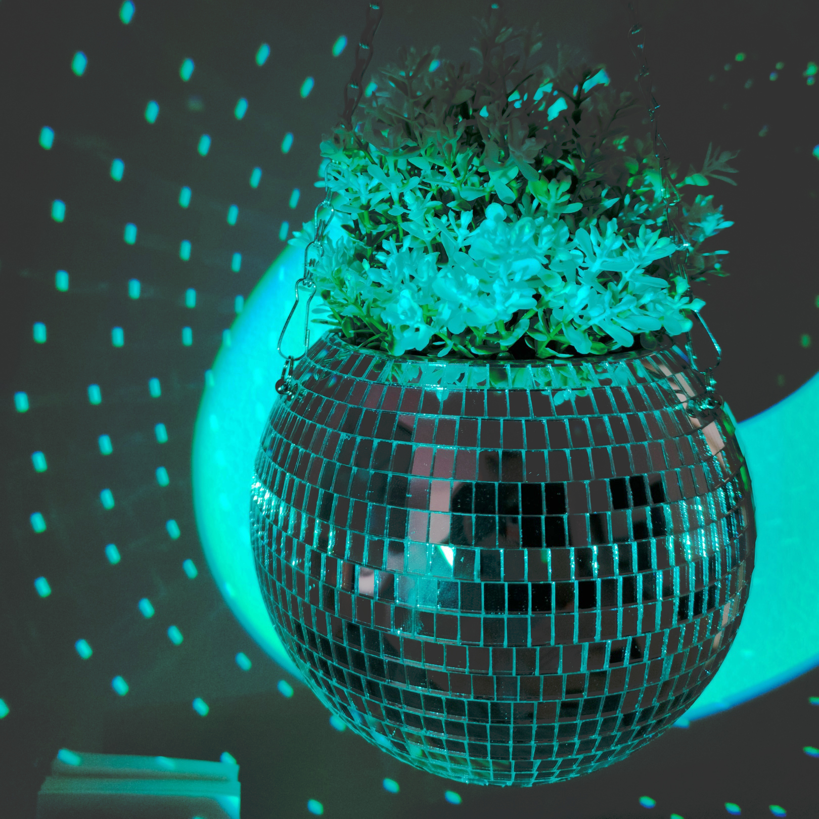 Зеркальное подвесное кашпо в форме диско-шара, 20 см серебряное