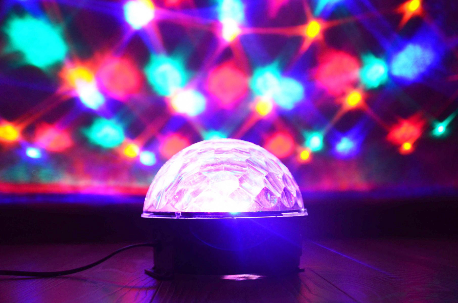 Светодиодный диско шар PartyMaker Magic Ball Light купить, цена в ShoWay