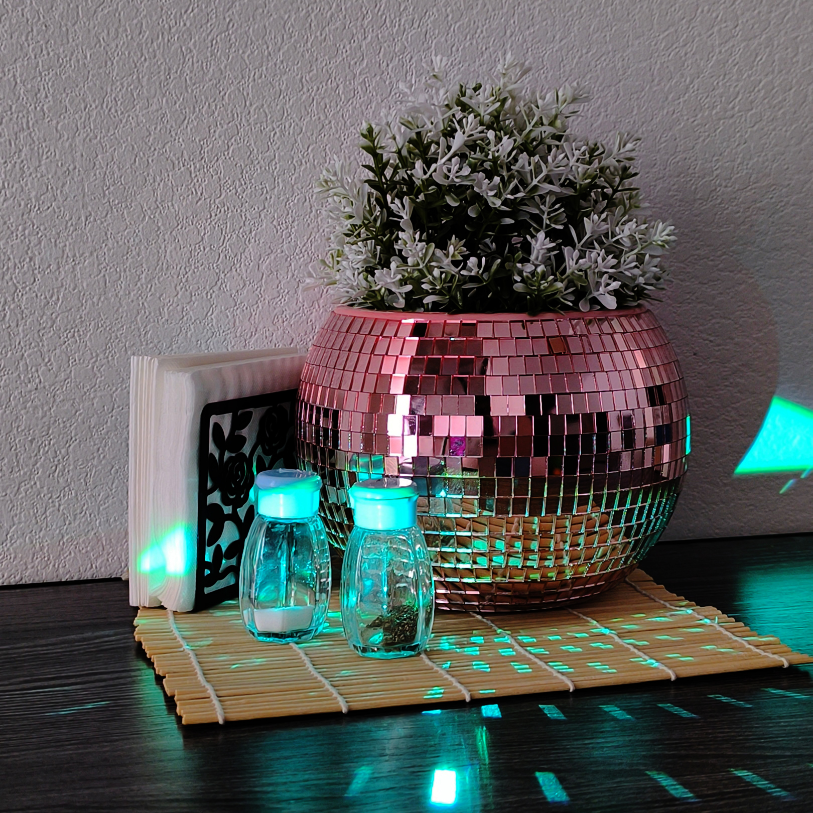 Зеркальное  кашпо настольное в форме диско-шара, 20 см розовое золото