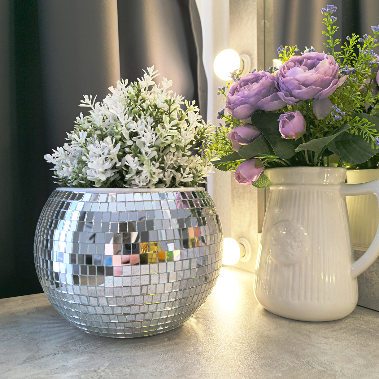 Зеркальное  кашпо настольное в форме диско-шара, 20 см серебряное