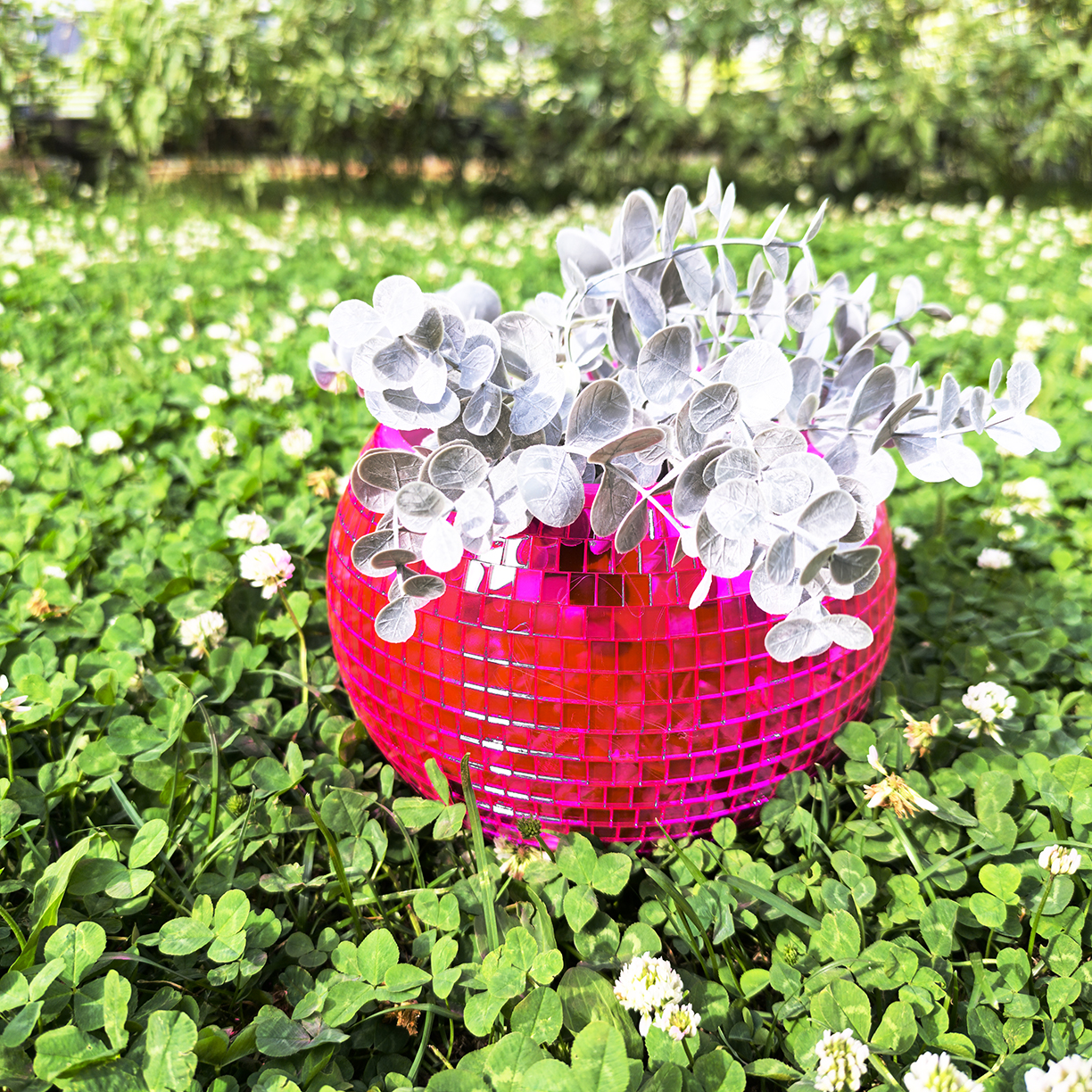 Зеркальное  кашпо настольное в форме диско-шара, 20 см пурпурное