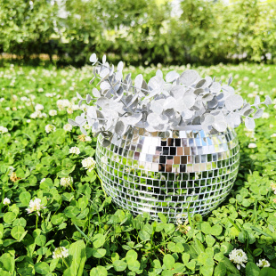 Зеркальное  кашпо настольное в форме диско-шара, 20 см серебряное